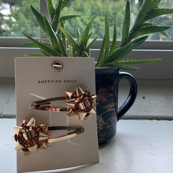 American Eagle Outfitters Accessories - American Eagle Gold Bow Hair Pins